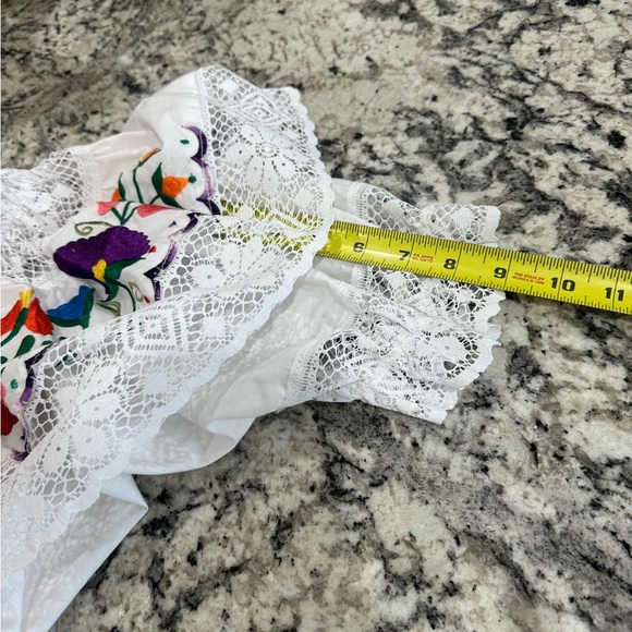 Mexican Short Sleeve Floral Embroidered Ruffle Neckline Blouse Women’s Size L - Picture 12 of 15
